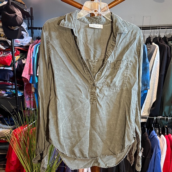 Abercrombie & Fitch Sage Green Shirt - Picture 1 of 4